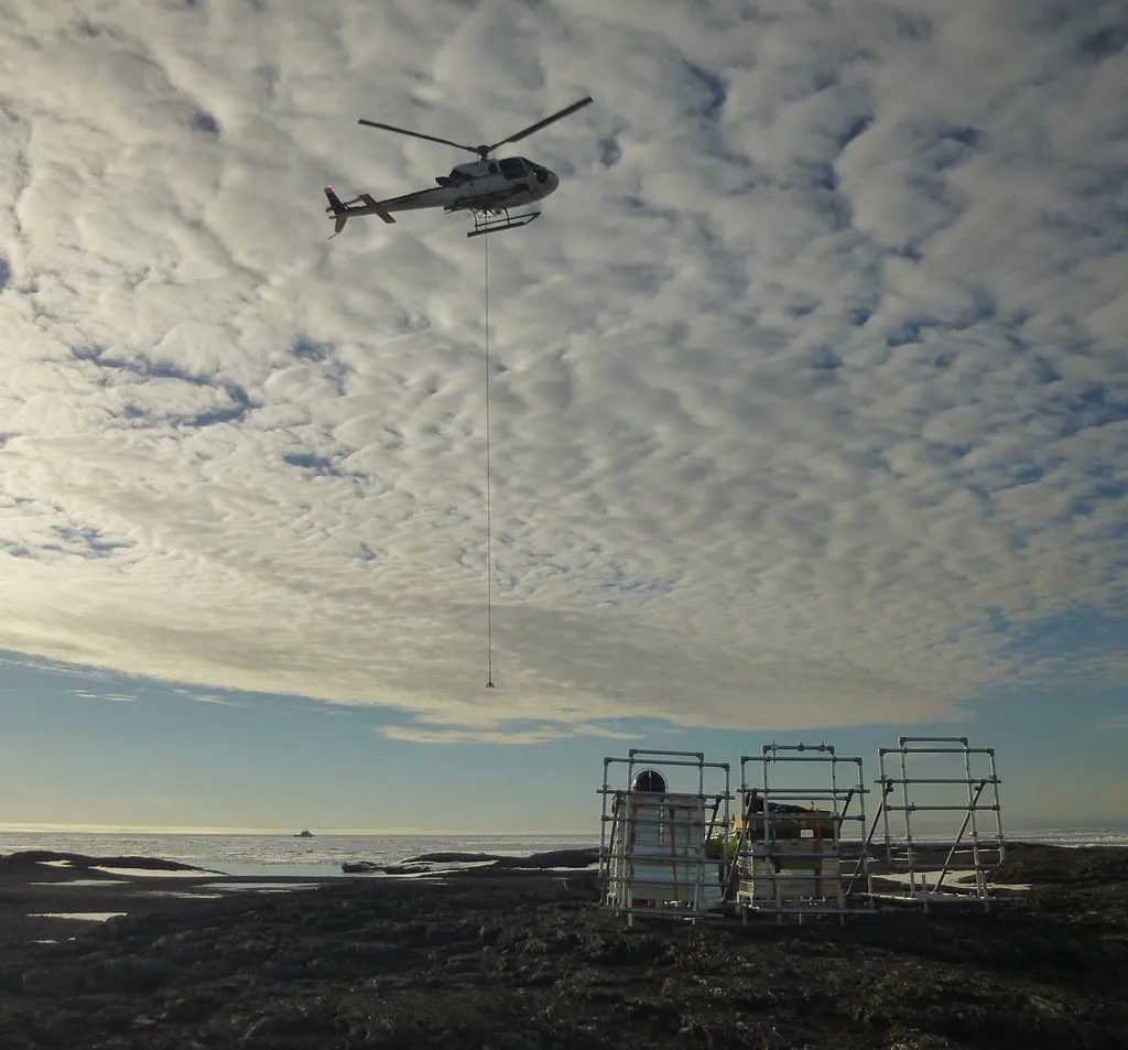 Heli lift at Svalbard